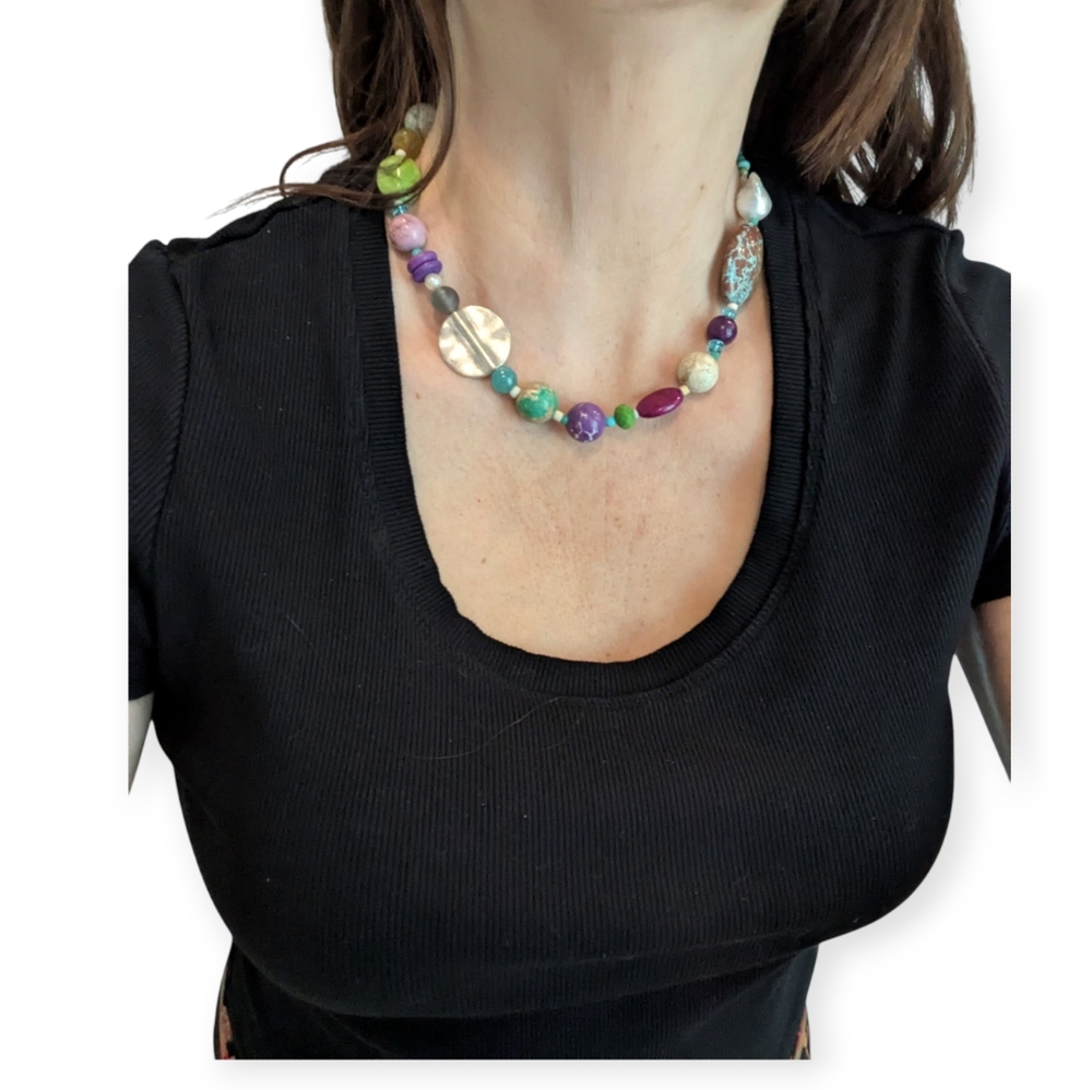 Colorful Beaded Necklace - Picture 4 of 11